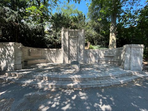 245. Kiezspaziegang - Gefallenendenkmal
