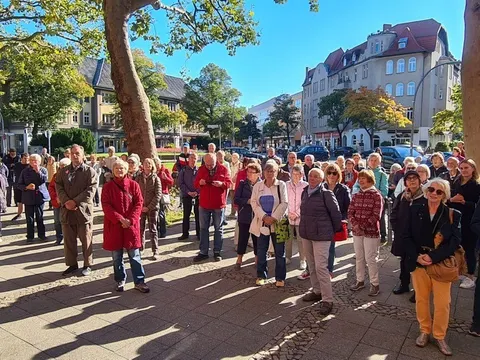 Teilnehmer des Kiezspaziergangs.