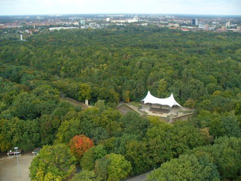 Blick vom Glockenturm auf die Waldbühne, 2.10.2008, Foto: KHMM