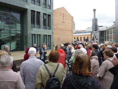 Auf dem Herbert-Lewin-Platz, 8.10.2011, Foto: KHMM