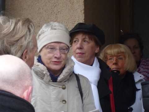 Bezirksstadträtin Elfi Jantzen (links) und Gleichstellungsbeauftragte Christine Rabe, 9.3.2013, Foto: KHMM
