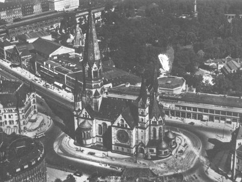 Kaiser-Wilhelm-Gedächtniskirche und Romanisches Forum um 1935 (Bild: Lothar Binger)