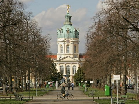 Schloßstraße, Mittelpromenade, 27.3.2008, Foto: Raimund Müller