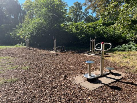 Seniorentreffpunkt im Lietzenseepark - Aktivplatz mit fest installierten Sportgeräte