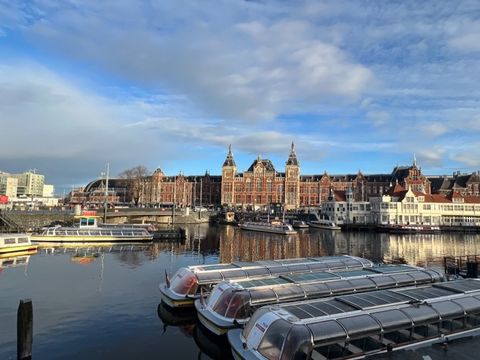 Amsterdam Centraal (Bild: Cassandra Wegner)