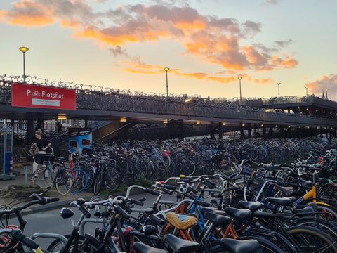 Fahrradparken am Bahnhof (Bild: Katharina Zapf)