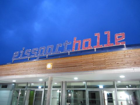 Neubau der Eissporthalle in der Glockenturmstraße 14