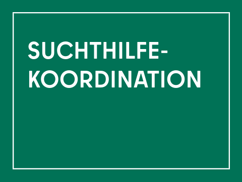 Kachel Schriftzug "Suchthilfekoordination": rechteckige Kachel, grüner Hintergrund, weißer innenliegender Rahmen, weiße Schrift