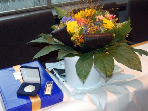 Bezirksmedaille mit Blumen - Foto Uwe Gero