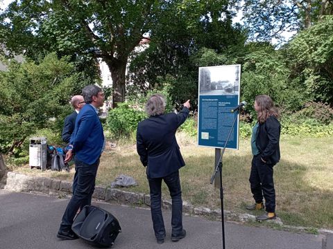 Einweihung der Gedenktafel zum Kreuzbergurteil