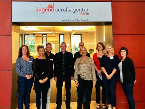 Oliver Nöll besucht die Jugendberufsagentur am Standort Friedrichshain-Kreuzberg