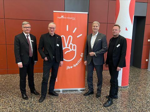 Oliver Nöll, Stephan Felisiak und weitere Akteure bei der Jugendkonferenz