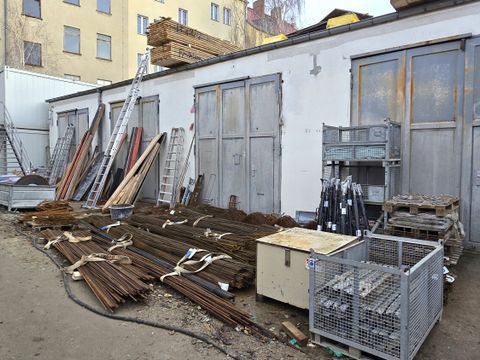 Die großen Garagen der ehemaligen Polizeiwache werden ins Nutzungskonzept eingebunden