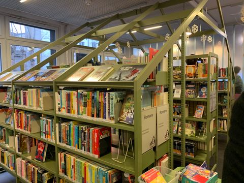 Senatsbesuch - Mittelpunkt Biblitothek
