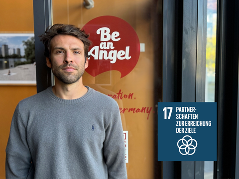 Foto Sergiy Govorovskyy vor dem Logo von Be an Angel e.V.