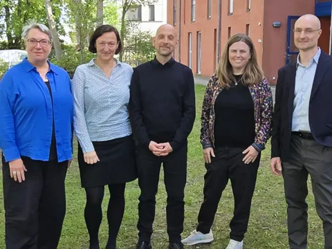 Der Besuch aus dem Rathaus gemeinsam mit den Geschäftsführer*innen Katja Liebal und Dr. Benjamin Bell und dem Leiter der Einrichtung Matthias Gaese