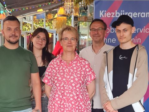 Sozialstadträtin Regine Sommer-Wetter gemeinsam mit dem Team des Kiezbürgeramts