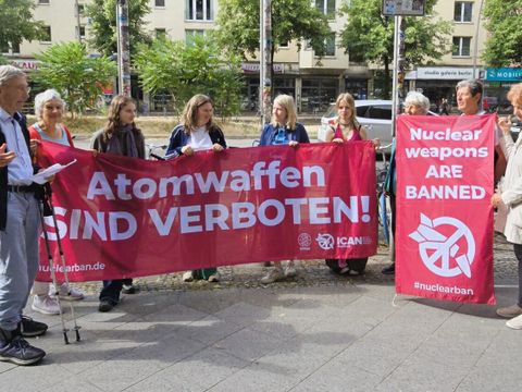 Dr. Joachim Both, IPPNW, erinnerte an das Rechtsgutachten des Internationalen Gerichtshofs in Den Haag