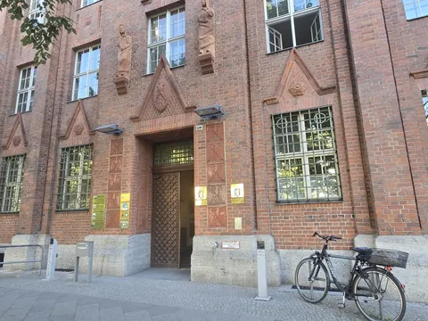Dienstgebäude der SenASGIVA in der Kreuzberger Oranienstraße