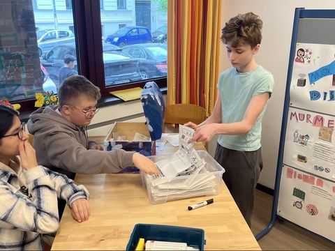Sarah, Arthur und Alex während der Stimmauszählung