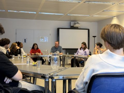 Berlin ist sozialer – Wiesbadener Jugendgruppe zu Gast im Bezirksamt