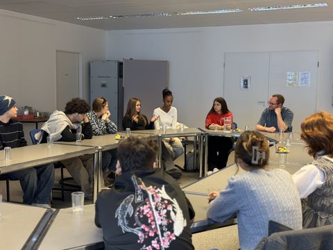 Berlin ist sozialer – Wiesbadener Jugendgruppe zu Gast im Bezirksamt