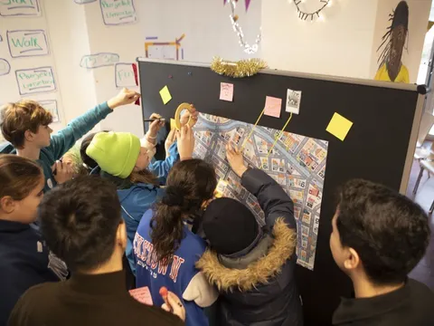 Nach einem Staffelstabprinzip bearbeiteten die Klassen das Projekt in verschiedenen Phasen