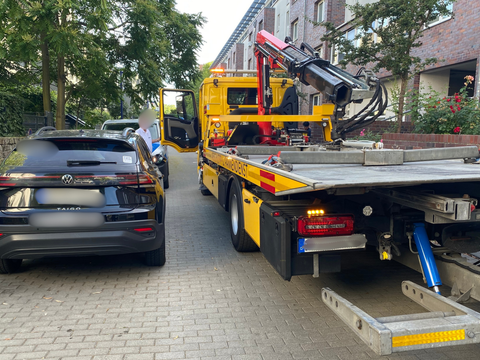 Dieses Fahrzeug stand unzulässig in einem verkehrsberuhigten Bereich und wurde daher abgeschleppt