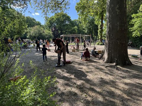 Spielwagen auf dem Traveplatz