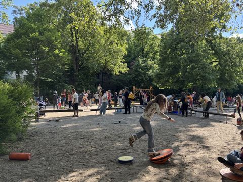 Spielwagen auf dem Traveplatz