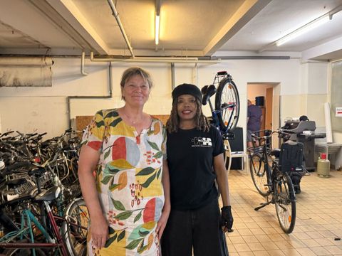 Martina und Marie betreuen und organisieren das Fahrradprojekt seit Beginn der Aktion 2022