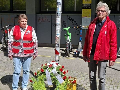 Trauerkranz zum Gedenken an Arbeiter*innen die in beruflicher Tätigkeit verunglückt sind