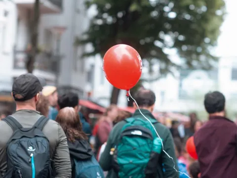 Das große „Straßenfest der Vielfalt“ mit 20 Musik-Acts, acht Performances auf vier Bühnen, zwei Aktionsflächen und einer Chill-out-Area sowie rund 40 Ständen ist nochmals deutlich gewachsen