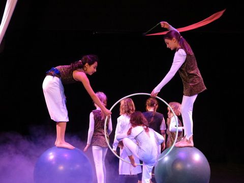 Kinder beim Zirkus