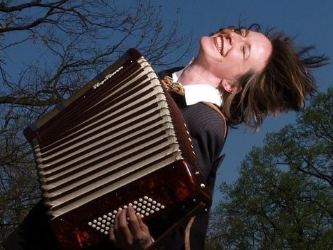 Isabel Neuenfeldt hat sich als Rednerin mit musikalischem Zusatz einen Namen gemacht
