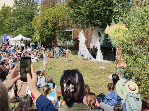 Mehr als 1.000 Interessierte besuchten den Markt for Future im Garten der Bezirkszentralbibliothek Pablo Neruda