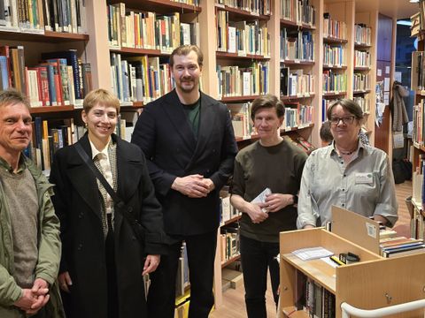 Das Team gemeinsam mit dem Bezirksstadtrat Max Kindler während seines Besuchs