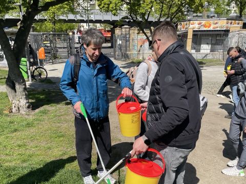 Die Teilnehmer*innen der Initiative sorgten mit ihrer Aktion für mehr Sauberkeit im Görlitzer Park