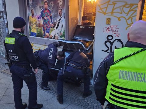 Im Rahmen des Einsatzes wurden insgesamt acht Glücksspielautomaten beschlagnahmt