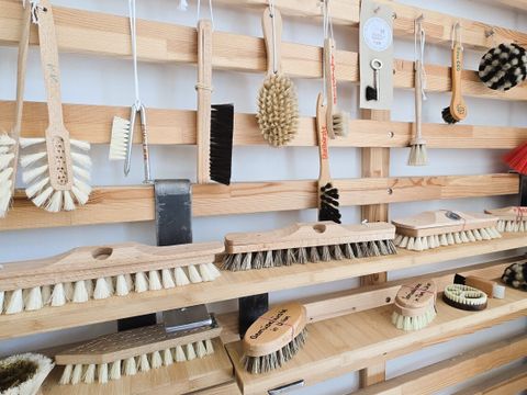 Große Auswahl an Design-Bürsten und -Besen für nahezu jede Anwendung das passende Produkt