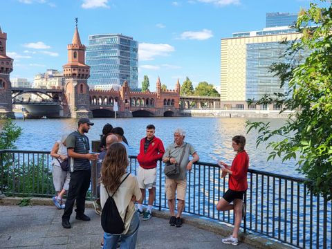 An der Plaza San Rafael del Sur gibt es neben einem zauberhaften Blick auf die Oberbaumbrücke viele Informationen zur Städtepartnerschaft und Nicaragua (Bild: Sabine Böhnig)