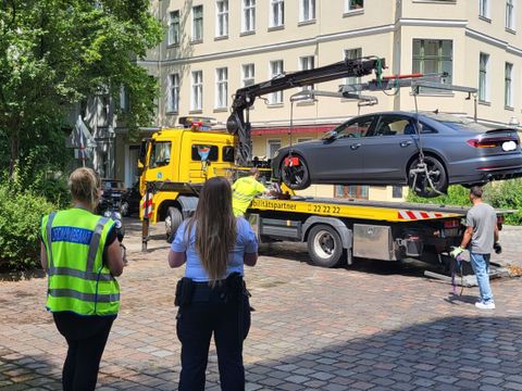 Dieser Audi hat im Graefekiez andere Verkehrsteilnehmer*innen behindert, deshalb wird er umgesetzt