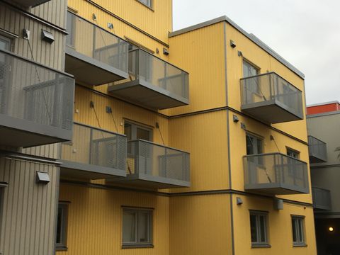 Foto leere Häuserzeile_1