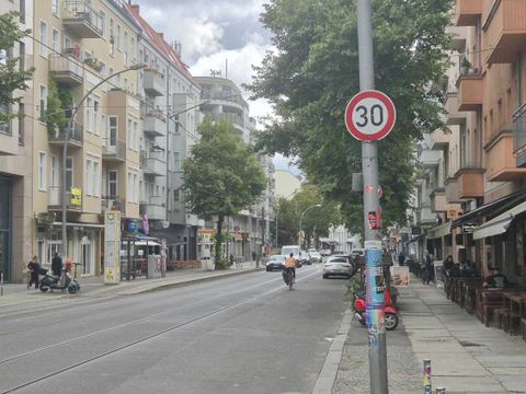 Tempo 30 Schild in der Boxhagener Straße
