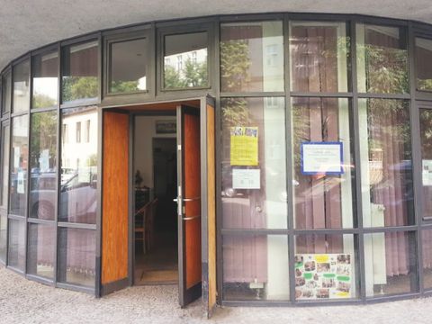 Begegnungsstätte mit offener Eingangstüre