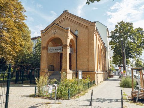 Außenansicht der Kapelle seitlich komplett