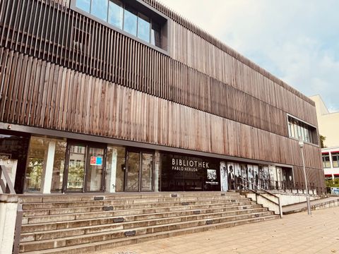 Außenansicht Pablo Neruda Bibliothek