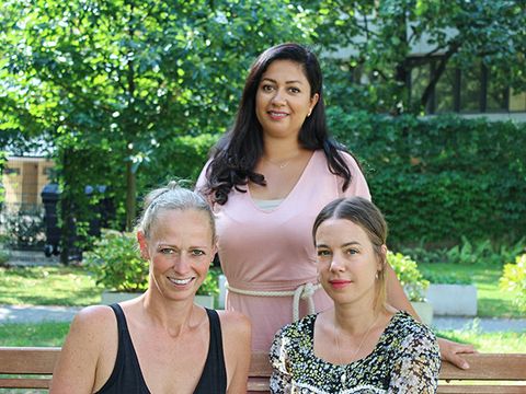 Team des Quartiersmanagements Mehringplatz (von links nach rechts: Candy Hartmann, Wafaa Khattab, Johanna Landscheidt)