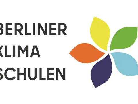 Berliner Klima Schulen Blume mit fünf verschieden farbigen Blättern