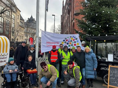 Flaggenhissung Inkusionswoche am 30. November 2025